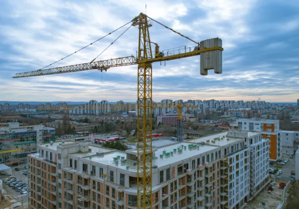 Lestage d'une grue béton : sécurité, stabilité et polyvalence des blocs de lestage